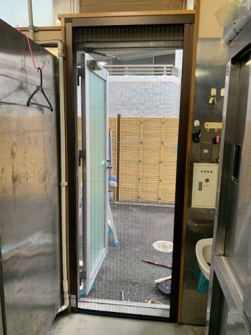 【玄関網戸取付けリフォーム】～～宮城野区Oホテル～～