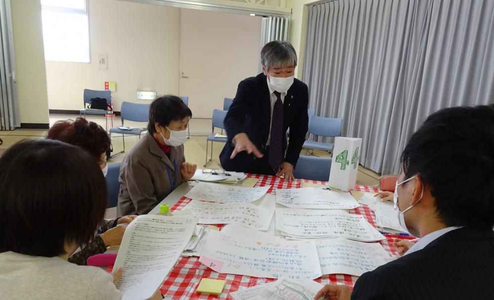 号外―ルポ「としょかんワ－クショップ」その５（完―１）…「アドバイザ－」考現学