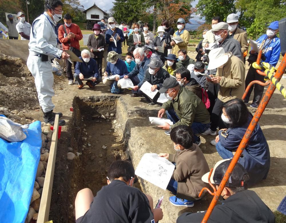 「歴史の当事者たらんと」…城跡見学会に大勢の市民が参加！！？？