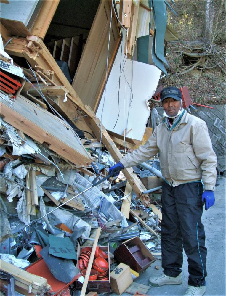『貝に続く場所にて』…“幽霊”たちとの対話~その足元では“戦前回帰”のお祭り騒ぎ