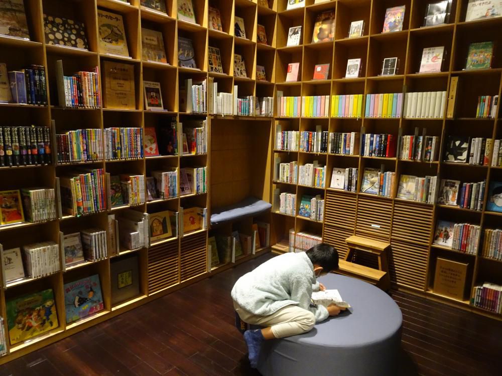 風土が生み出す図書館…「こども本の森 遠野」、そして「イーハトーブ図書館」~今宵は満月!?