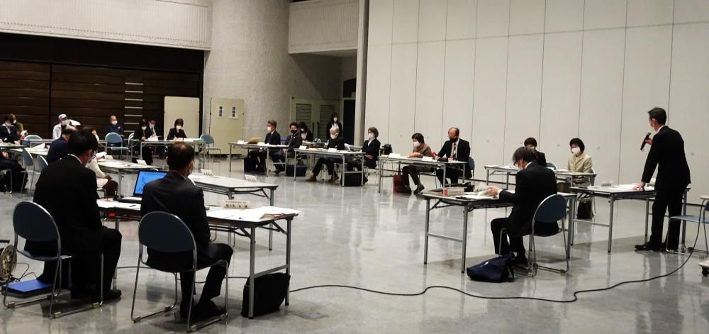 足元からも「総スカン」…意見集約の”ファシリテーター”論争!!??