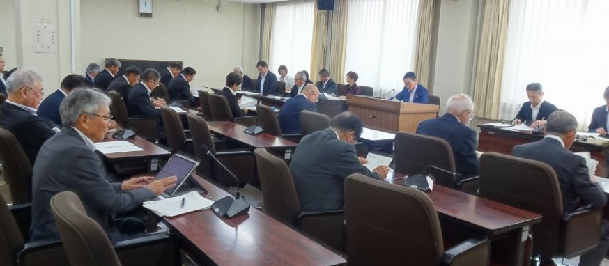 「議員ファースト、やめて」…議員報酬引き上げに再考を求める陳情書を提出!!??