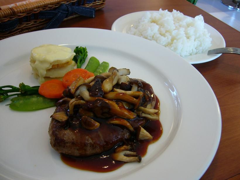 mistarboo「山形市 洋食アヴァンセ」
