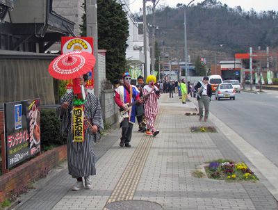 【高畠町・町おこしチンドン隊 四五六座】