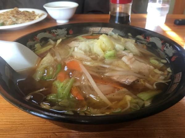 長井市《桃華楼支店》のレインボーラーメン