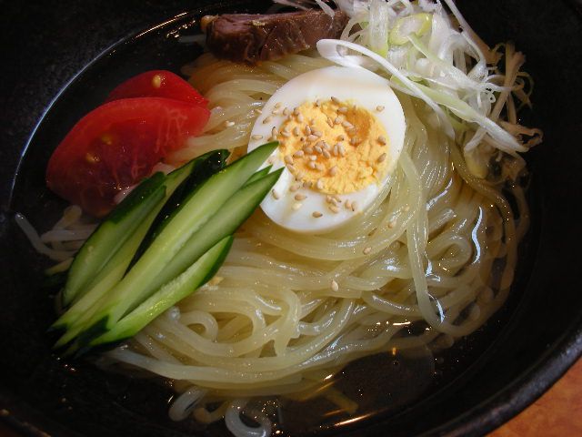 サッパリで極太～「焼き肉ダイニング りんご苑」特製冷麺