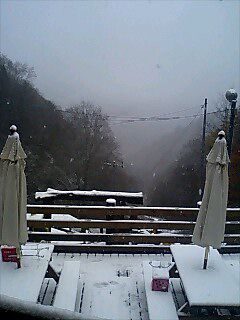初雪ダー！　山奥の新高湯より