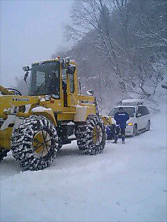 滑りやすい雪が降ってます。注意しましょうヽ(^。^