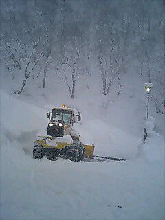 新高湯“自家用”除雪ローダー活躍中