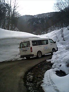 現在の山奥　積雪は２m超の雪壁が！