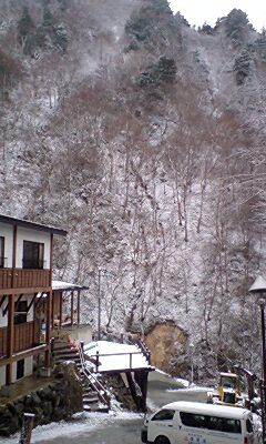 ちょっぴり雪化粧した山奥（定点観測）