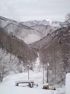 雪下ろしＶＩＥＷ・・・前略、山奥の屋根上より