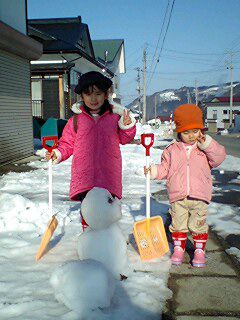 雪だるま　無理ゆきあつめ　こんな顔