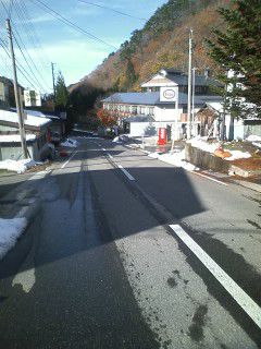 晴天の雪解け しかし山奥は・・・