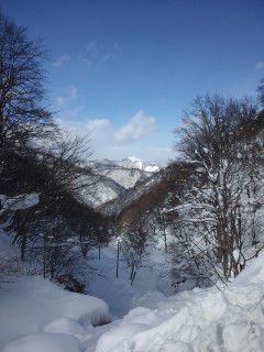 あれぞ天下の兜山　ゲリラ豪雪後の陽気