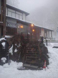 春めく雰囲気を醸し出す。ソレが源泉かけ流し？！