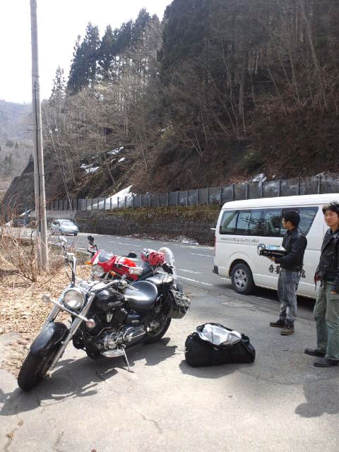 【男の勲章】スカイバレー閉鎖ゲート内に単車を駐車し、秘湯に泊まる。