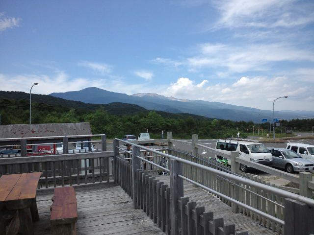 土湯峠の道の駅から見えた一切経山