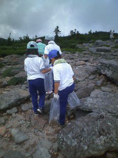 小学生の西吾妻清掃登山