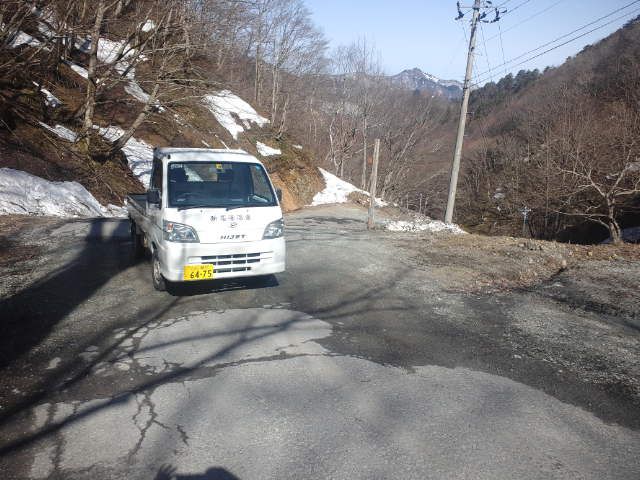 【奥の山道】新高湯温泉道路ノーマルタイヤOKです。