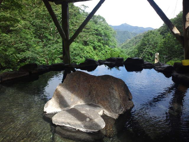 深緑に囲まれた眺望露天より兜山を望んで“いいごどぉ！”