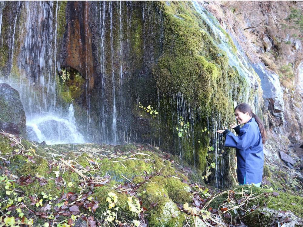 西吾妻天然水　その水源地【西吾妻地蔵倉】