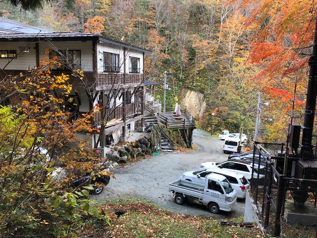 【紅葉終葉】のお知らせ。　湯けむりシーズンが始まりました。