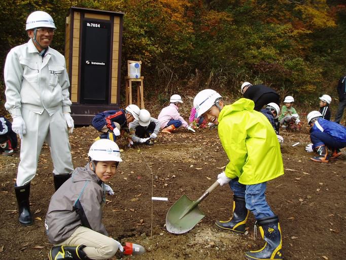 ダム街道・ポケットパークに植樹