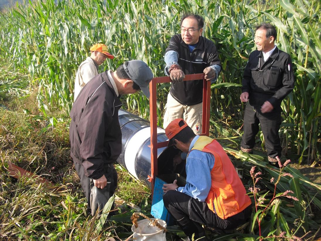 熊のワナ仕掛けてます。