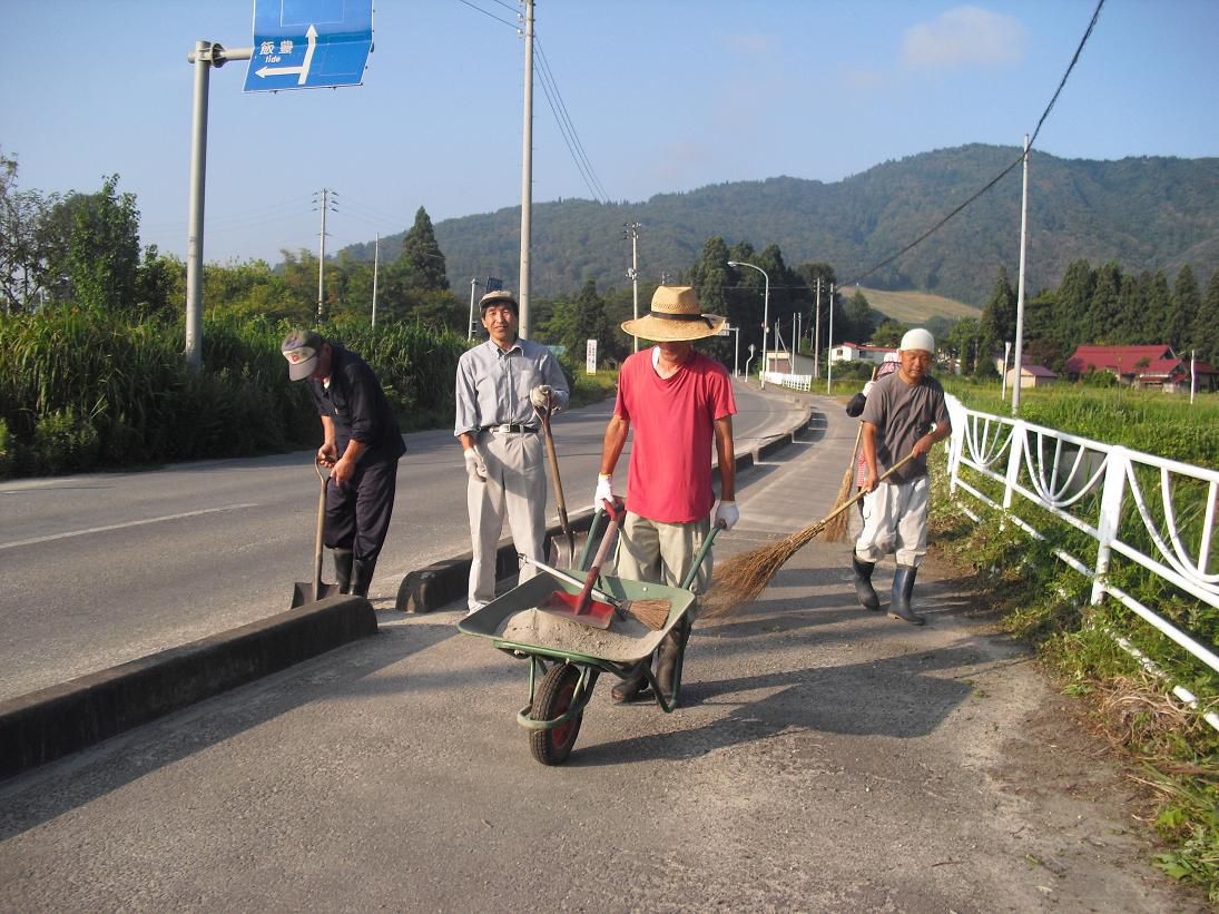 お盆前に道路清掃