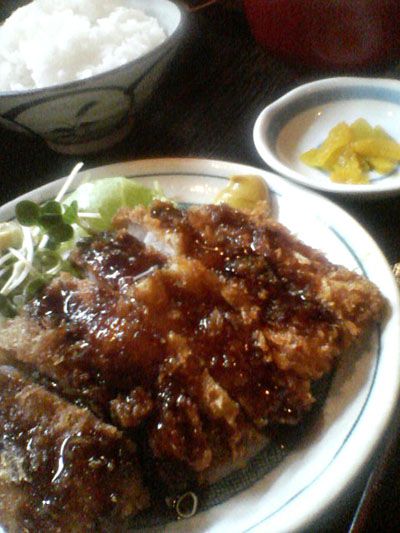 【洋食定食 自由軒】とんかつ定食うまいうまい！