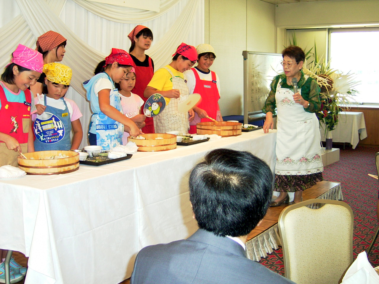 みんなで作ろう「紅花ちらし寿司」