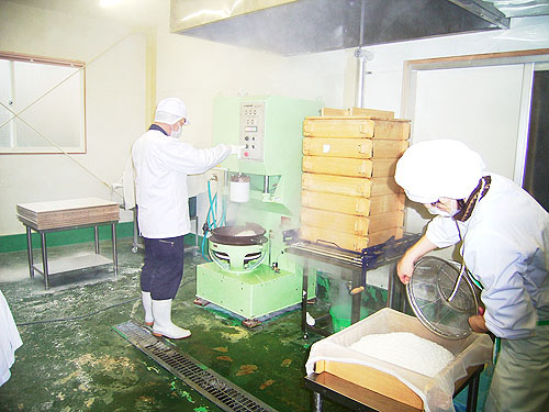 伝統品種の「デワノモチ米」を復活