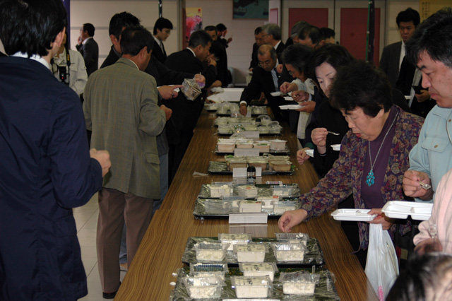 全国の豆腐を食べ比べ