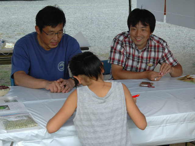 箸の豆掴みコーナー