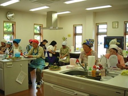 [第1回 スローフード料理講座]「笹なた巻とワラビ」