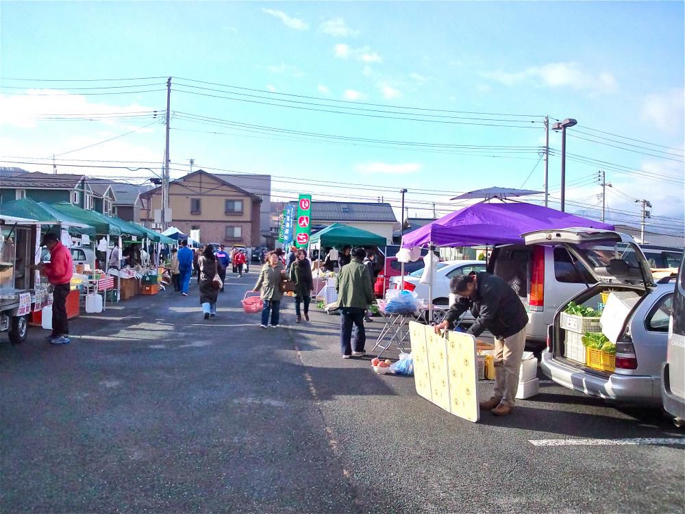 滝山での朝市「ふれあい市場」