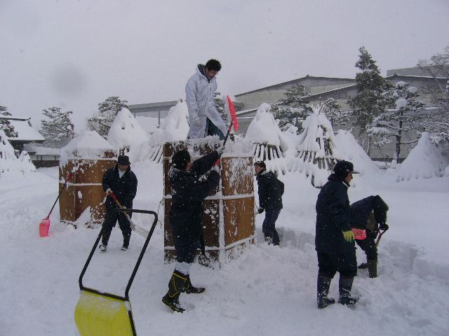 〔平成20年の情報〕一足早く、雪灯篭製作！