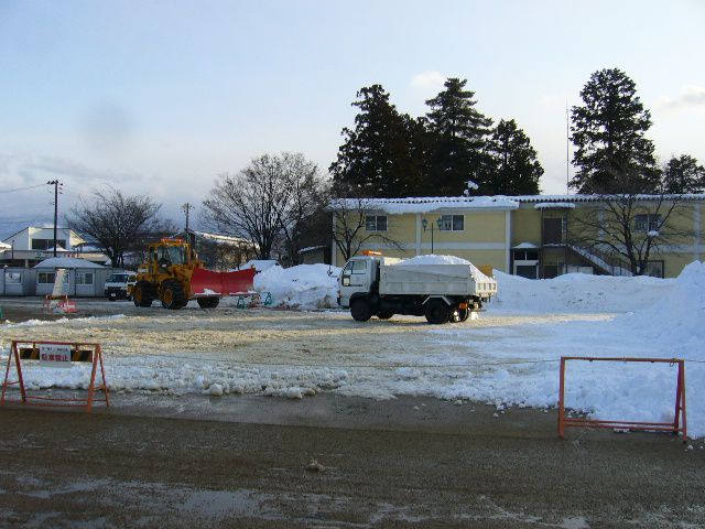 〔平成20年の情報〕本日、雪の運び込みが開始されました。