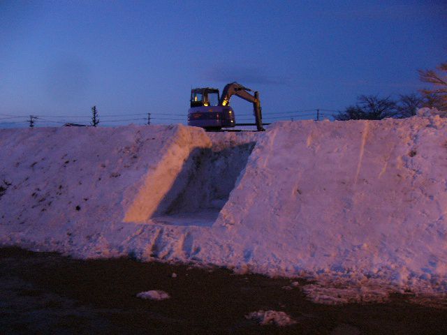 〔平成20年の情報〕雪の巨大迷路本日より作業開始！