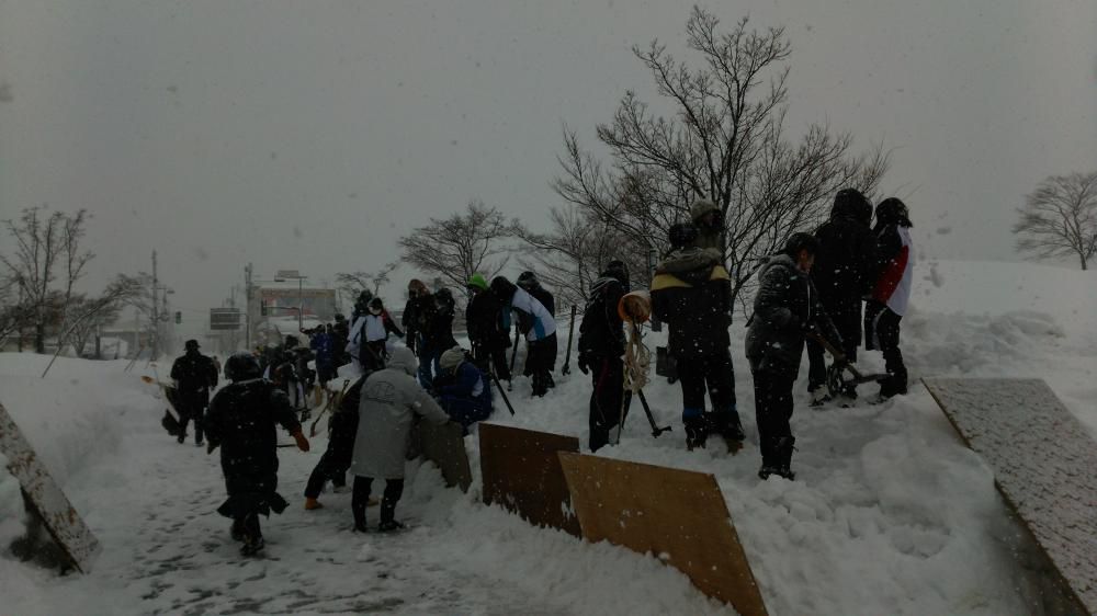 雪灯篭の制作が始まりました