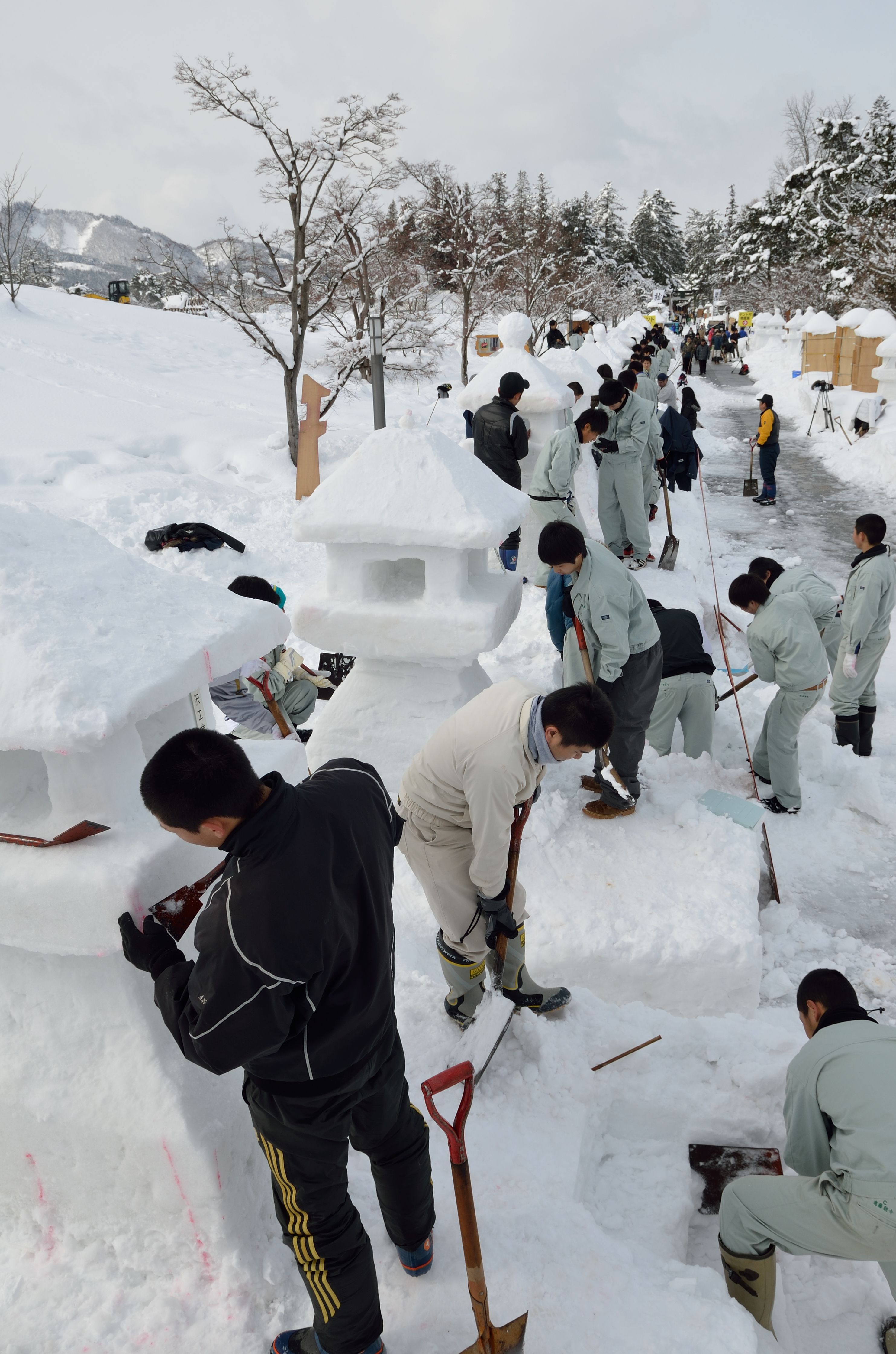 「上杉雪灯篭まつり」雪灯篭製作体験ツアーのお知らせ